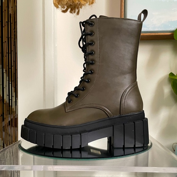 ASOS Truffle Collection chunky lace up ankle boots in khaki (olive green) - Picture 1 of 13